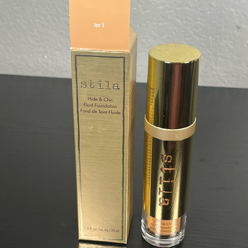 Stila Tan Hide & Chic Fluid Foundation